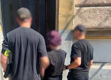 Opiekunka seniora z Krakowa zatrzymana. Zniknęły dolary i złote