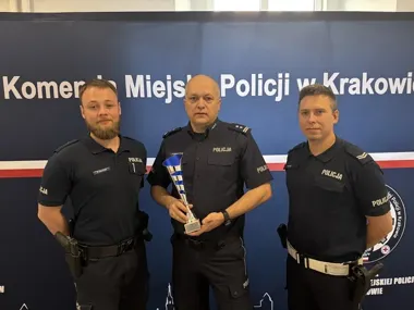 Krakowscy policjanci stanęli na podium po wymagającym sprawdzianie ratunkowym